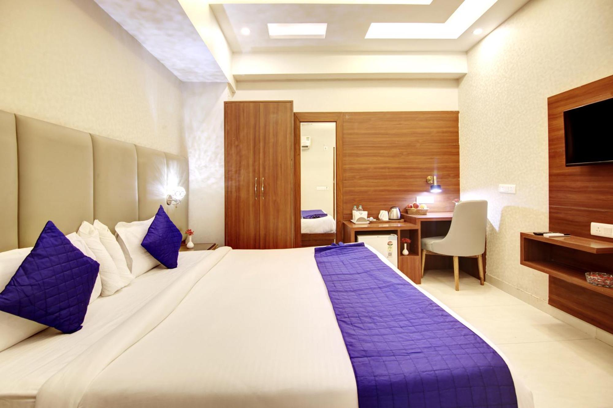 Marks Hotel & Banquet Noida Exterior foto